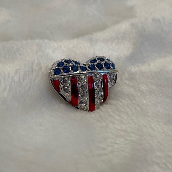 Swarovski Crystal Patriotic Heart Shaped American Flag Pin ๐บ๐ธ - Picture 6 of 11
